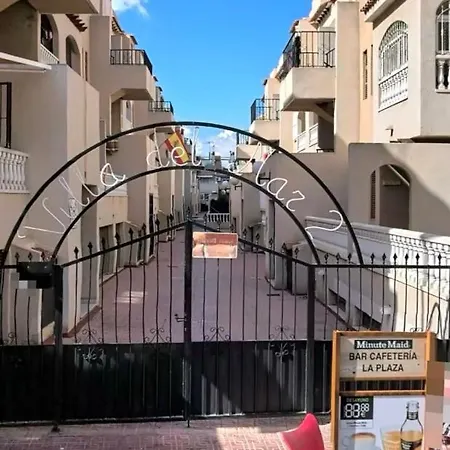 Del Mar 2-bedroom With Swimming Pool شقة تورّيفيِخا